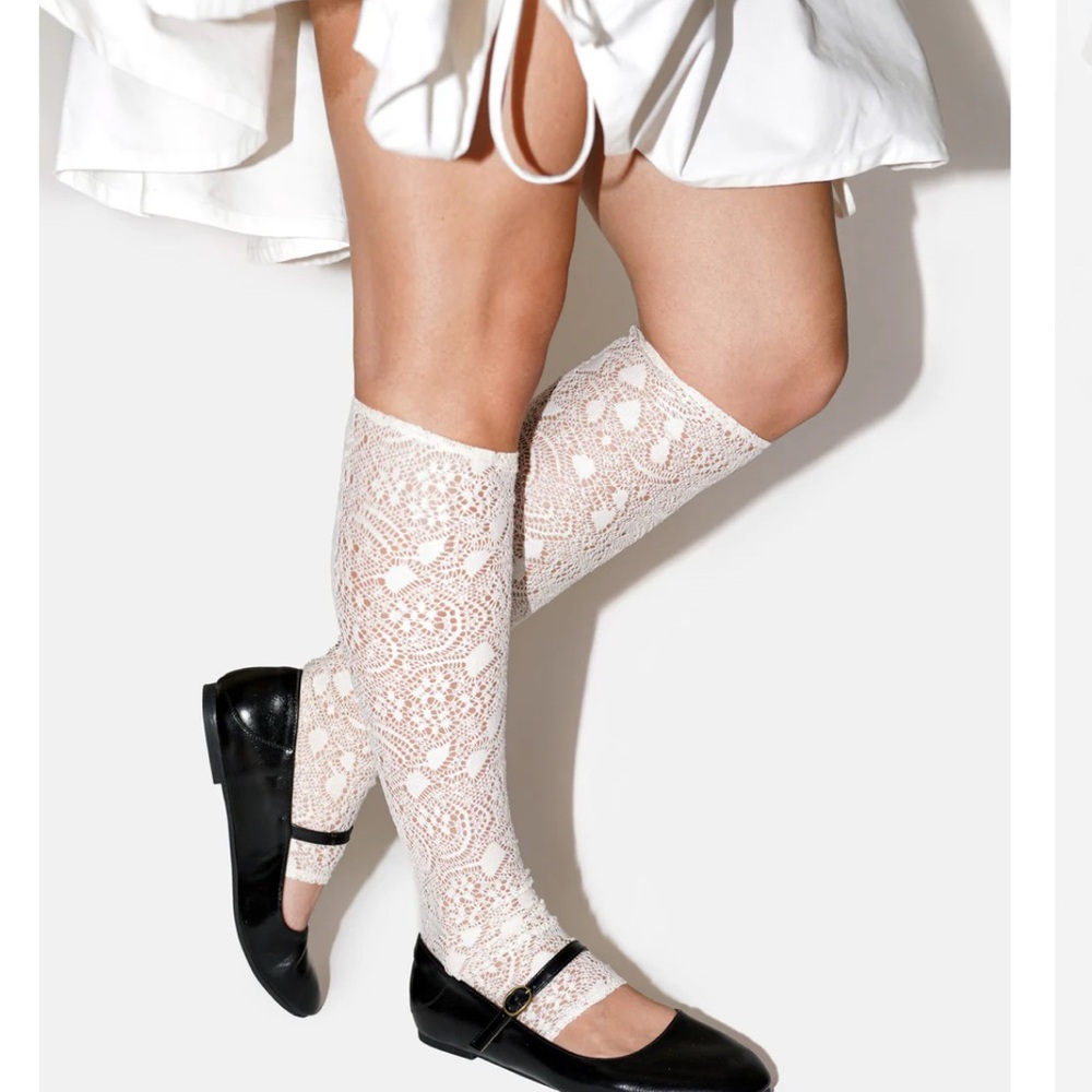 Chic Cream Lace Knee-High Socks